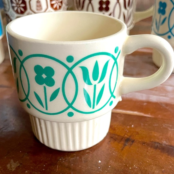 Set of 5 Vintage Stackable Mugs. - Picture 1 of 10